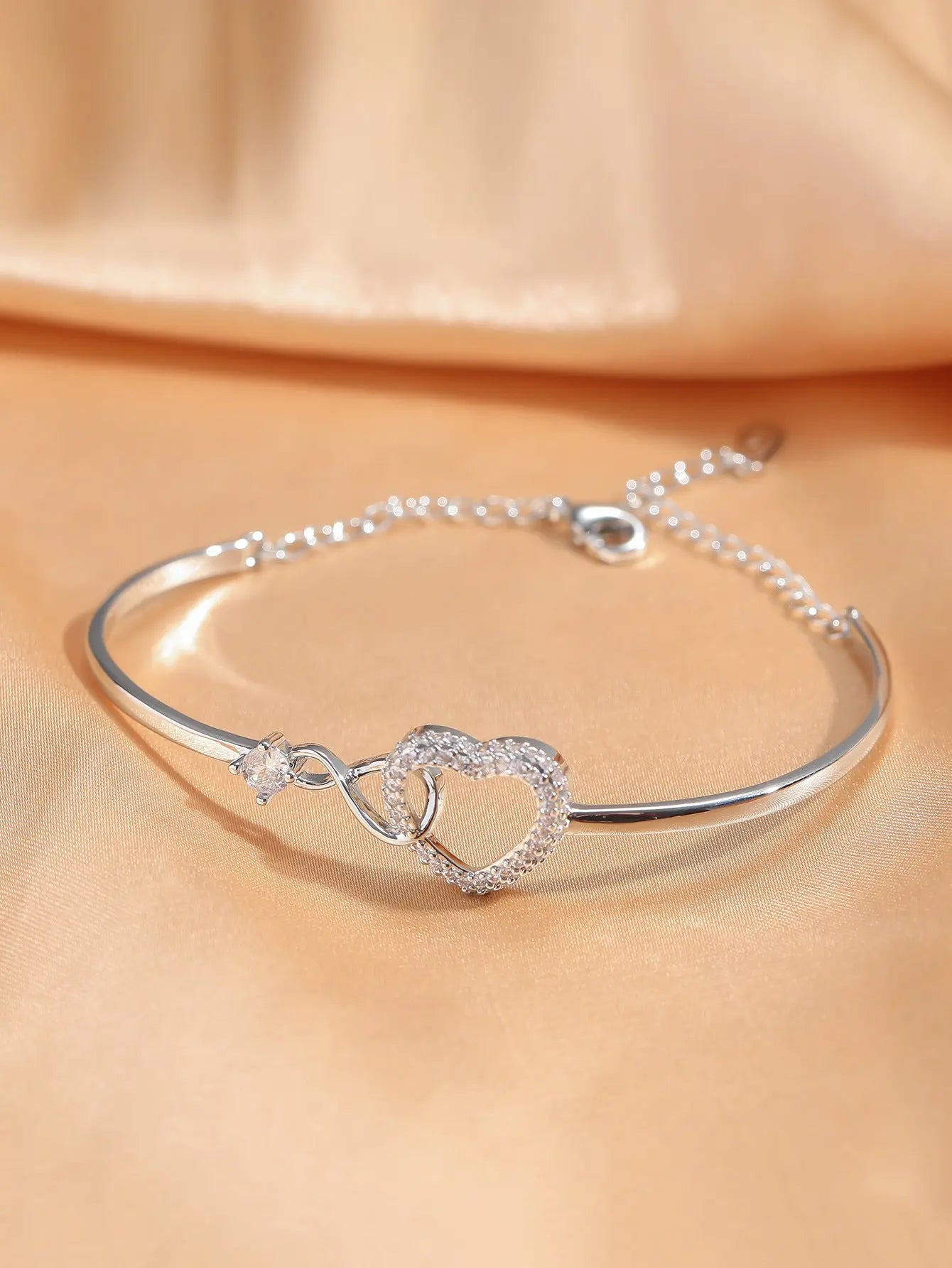 Chain Hollowed Heart Shape Bracelet Elegant High-Grade Design Female gomuto.com