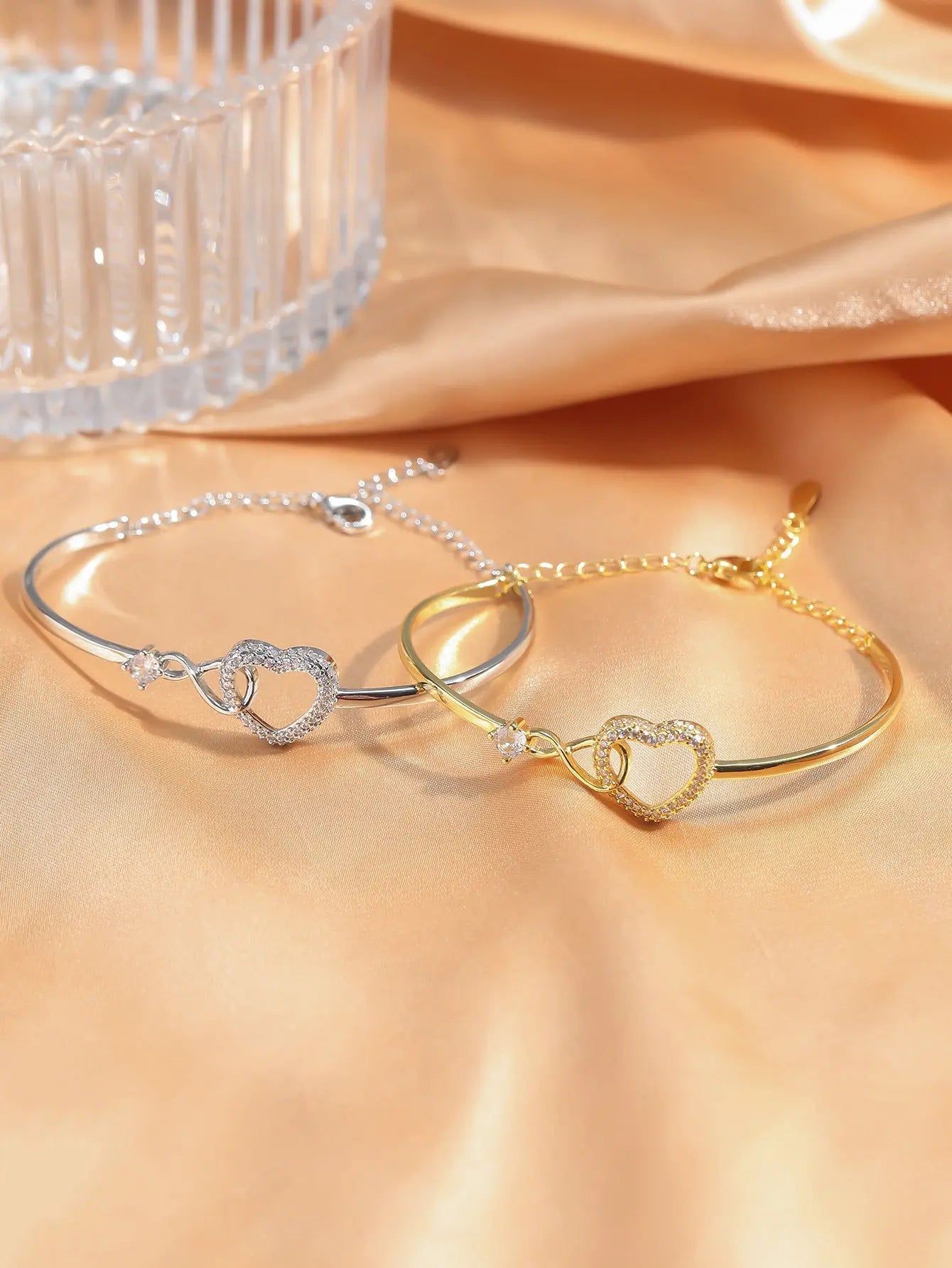 Chain Hollowed Heart Shape Bracelet Elegant High-Grade Design Female gomuto.com