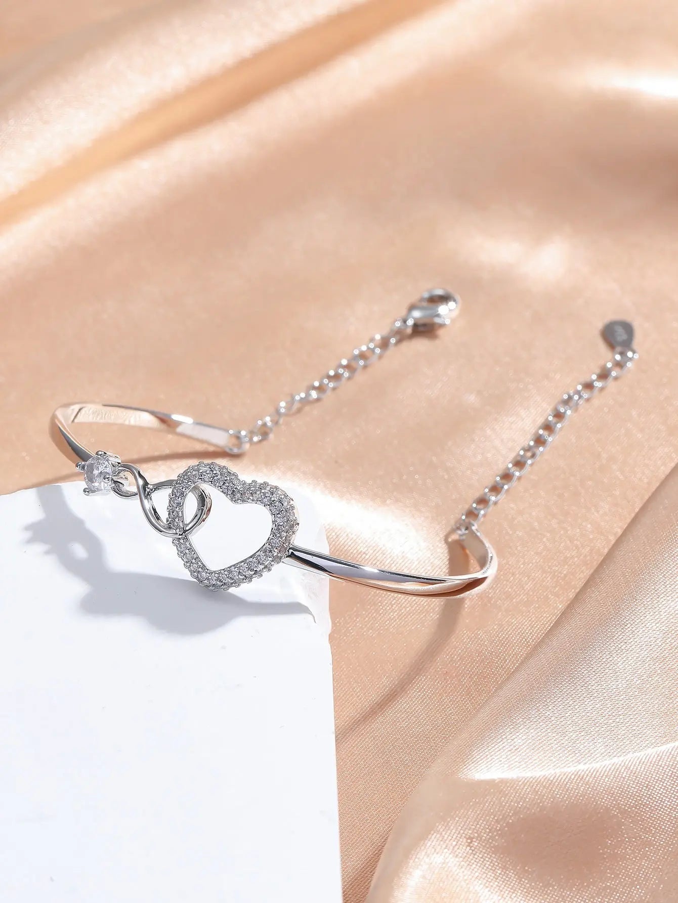 Chain Hollowed Heart Shape Bracelet Elegant High-Grade Design Female gomuto.com