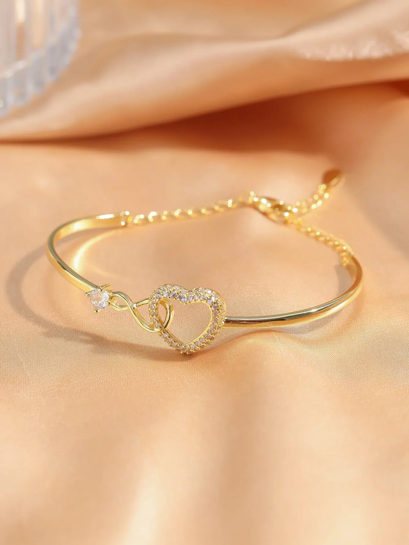 Chain Hollowed Heart Shape Bracelet Elegant High-Grade Design Female gomuto.com