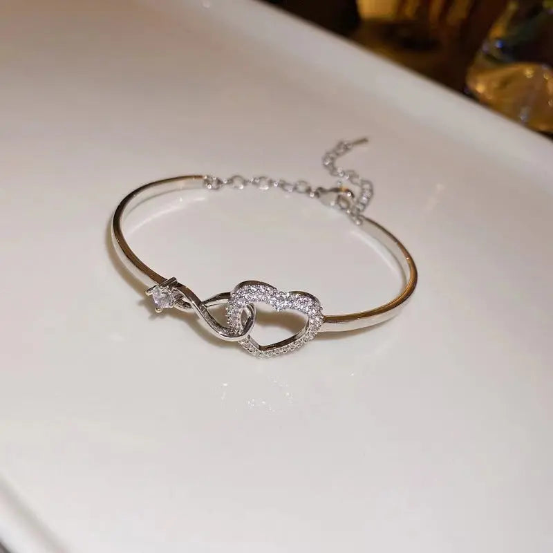 Chain Hollowed Heart Shape Bracelet Elegant High-Grade Design Female gomuto.com
