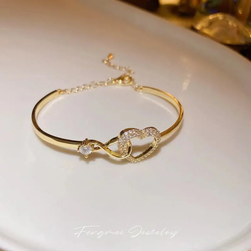 Chain Hollowed Heart Shape Bracelet Elegant High-Grade Design Female gomuto.com