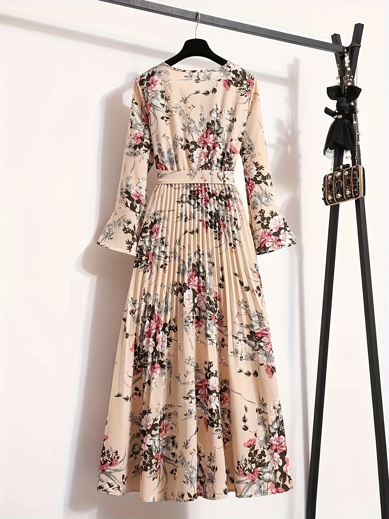 Belted Pleated Floral Print Dress - Elegant Crew Neck Long Sleeve Dress for Women, Perfect for Spring, Fall